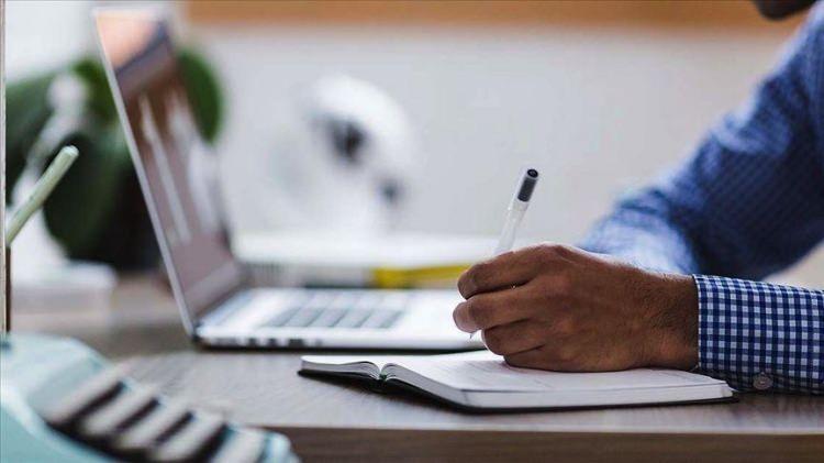 <p>Öte yandan İK birimlerinin bu yıl en önemli gündem konusu yine ücret yönetimi oldu. Enflasyonun çok yüksek olduğu son iki yılda ücretlerde Ocak ve temmuz ayları olmak üzere iki kez zam yapıldı.</p>
<p> </p>