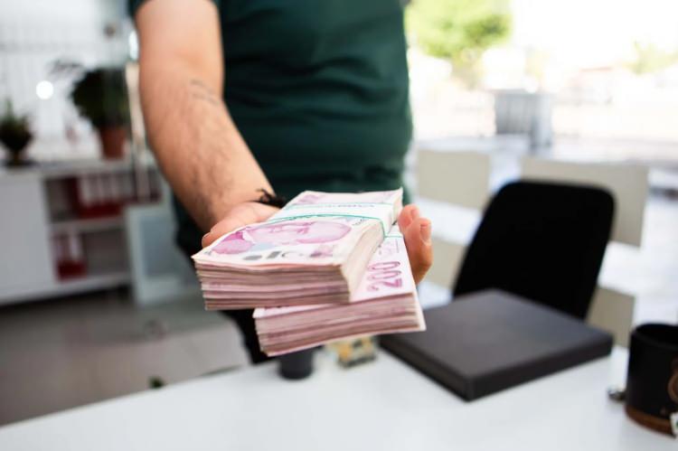 <p>Tahsis numarası son rakamı 3 olanlar ayın 20'sinde,<br />
<br />
Tahsis numarası son rakamı 1 olanlar ayın 21'sinde,<br />
<br />
Tahsis numarası son rakamı 8 olanlar ayın 22'sinde,<br />
<br />
Tahsis numarası son rakamı 6 olanlar ayın 23'ünde,<br />
<br />
</p>