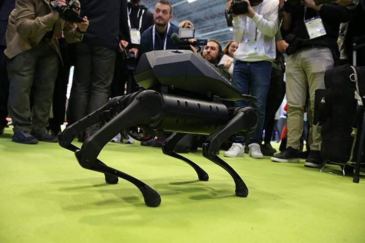 <p><strong>SARBOT Silahlı Robot</strong></p>
<p> </p>