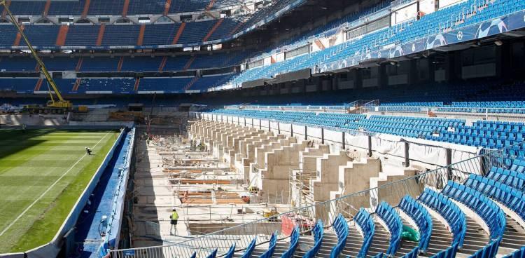 <p>Real Madrid'in 1.2 milyar Euro'ya yaptırdığı yenileme çalışmaları bitiğinde Santiago Bernabeu Stadı iki tuşla konser alanına dönecek. </p>
