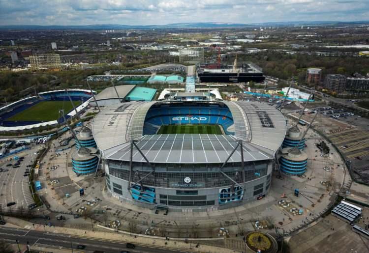 <p>Manchester City de Etihad Stadı'nın kapasitesini 60 bin 400'e çıkarıp alana bir otel ve 23 bin 500 kişilik konser salonu yapacak. </p>
