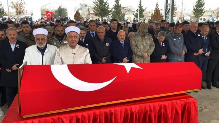 <p>Pençe-Kilit Operasyonu bölgesinde teröristlerce düzenlenen saldırıda şehit düşen Piyade Uzman Çavuş Serkan Sayın, memleketi Adıyaman’da son yolculuğuna uğurlandı.</p>

