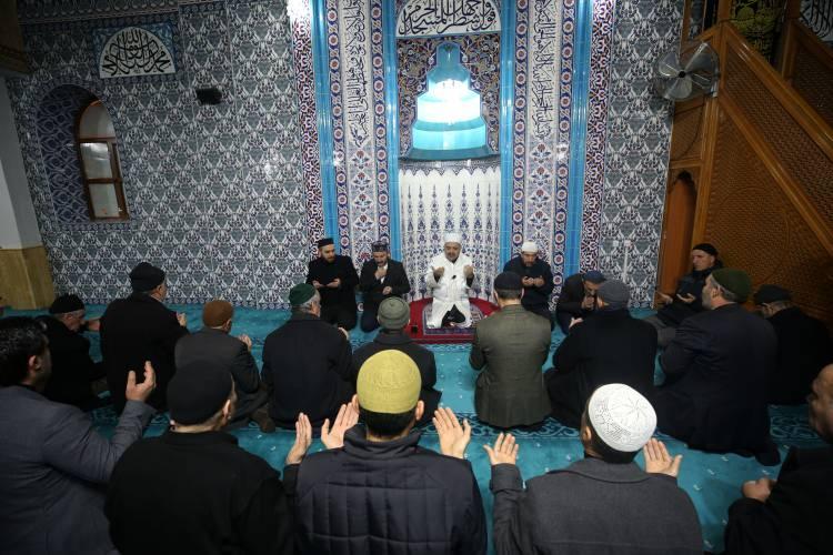 <p>Terör örgütlerine karşı yapılan operasyonlarda şehadete kavuşan Mehmetçikler ve tüm şehitler için kuran tilaveti ile dualar edildi.</p>
<p> </p>