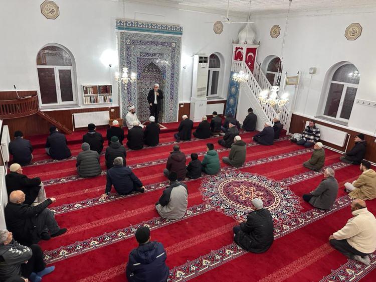 <p><strong>BURSA VE ÇEVRE İLLER</strong></p>

<p>Irak'ın kuzeyindeki Pençe-Kilit Harekatı bölgesinde teröristlerle çıkan çatışmada şehit olan askerler için Bursa ve çevre illerde camilerde dua edildi.</p>

<p> </p>

<p> </p>
