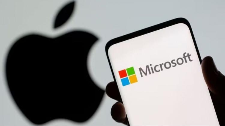 <p><span style="color:#B22222"><strong>MİCROSOFT SÜREKLİ APPLE'IN ÖNÜNE GEÇİYOR</strong></span></p>

<p> </p>

<p>Microsoft, 2018'den bu yana birkaç kez kısa süreliğine en değerli şirket olarak Apple'ın önüne geçti; en son 2021'de, COVID-19 salgınıyla ilgili tedarik zinciri sıkıntısı endişeleri iPhone üreticisinin hisse senedi fiyatını vurduğunda...</p>
