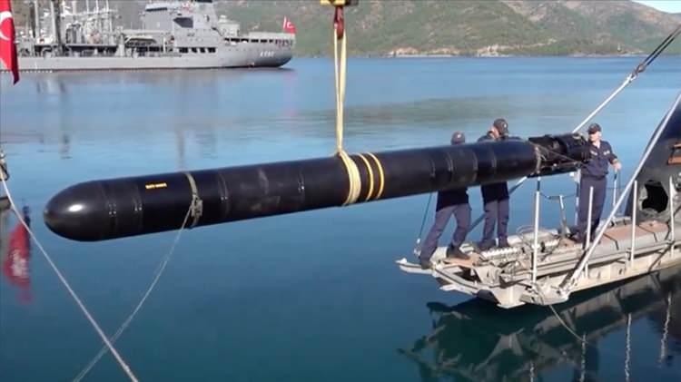 <p><strong>TÜRKİYE, ROKETSAN İLE BAŞARDI</strong></p>
<p> </p>
<p>Geride bıraktığımız yılın son günlerinde Türk savunma sanayiinden güzel bir haber gelmiş ve milli ağır torpido AKYA'nın harp başlıklı ilk test atışını başarıyla tamamladığı duyurulmuştu. </p>