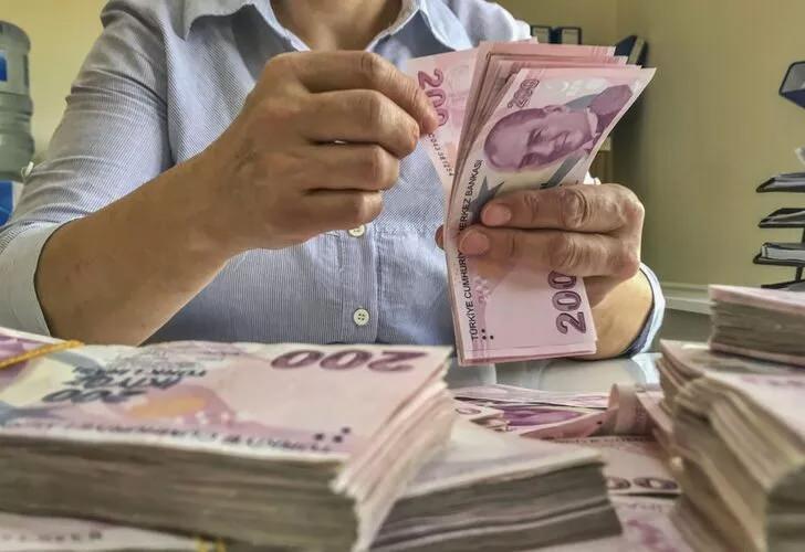 <p>Aralık enflasyonunun açıklanmasının ardından emeklilerin ve memurların zam oranları da belli oldu. </p>
<p> </p>