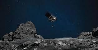 <p>NASA, uzay aracı Osiris-Rex'in Bennu asteroidinden aldığı kaya ve toz örnekleri içeren kapsüllerden birindeki sıkışmış vidaların aylarca süren çalışma sonucunda açıldığını açıkladı.</p>
