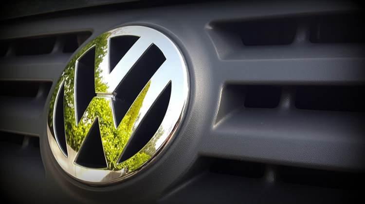 <p>Güvenlik konusunda endişe duyanlar için VW, sohbet robotunun kullanıcıların bir hesap oluşturmasını gerektirmediğini, araç verilerine erişemediğini ve ayrıca soruları ve yanıtları anında sildiğini söylüyor.</p>
