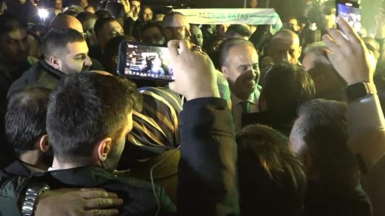 <p>Bursa B&uuml;y&uuml;kşehir Belediye Başkanı ve Adayı Alinur Aktaş, "İnşallah 31 Mart g&uuml;n&uuml;ne kadar 83 g&uuml;n boyunca en az uyku ve dinlenmeyle sizlerle beraber inşallah Cumhur İttifakı bayrağını tekrar Bursa'nın g&ouml;nderine hep birlikte &ccedil;ekeceğiz" dedi.</p>
