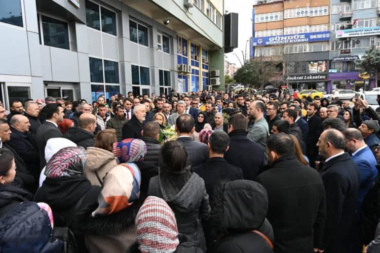 <p>Mesai arkadaşlarıyla bug&uuml;ne kadar şehre &ccedil;ok g&uuml;zel hizmetler verdiklerini ifade eden Başkan Başdeğirmen, &ldquo;Cumhurbaşkanımıza bize g&ouml;stermiş olduğu g&uuml;venden dolayı teşekk&uuml;r ediyorum. Rabbim bug&uuml;ne kadar yapmış olduğumuz hizmetlerden &ccedil;ok daha g&uuml;zellerini daha iyilerini ve hayırlılarını yapmayı bizlere nasip etsin&rdquo; dedi.</p>
