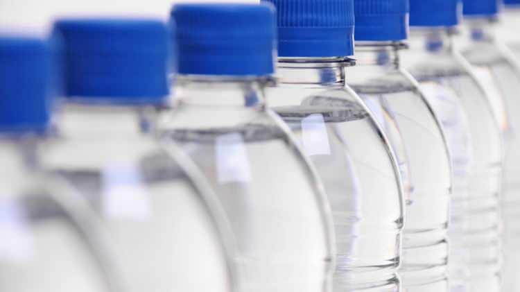 <p>Dünya çapında plastik üretimi, her yıl üretilen 400 milyon metrik ton ile çevre için bir tehdit oluşturmaya devam ediyor.</p>