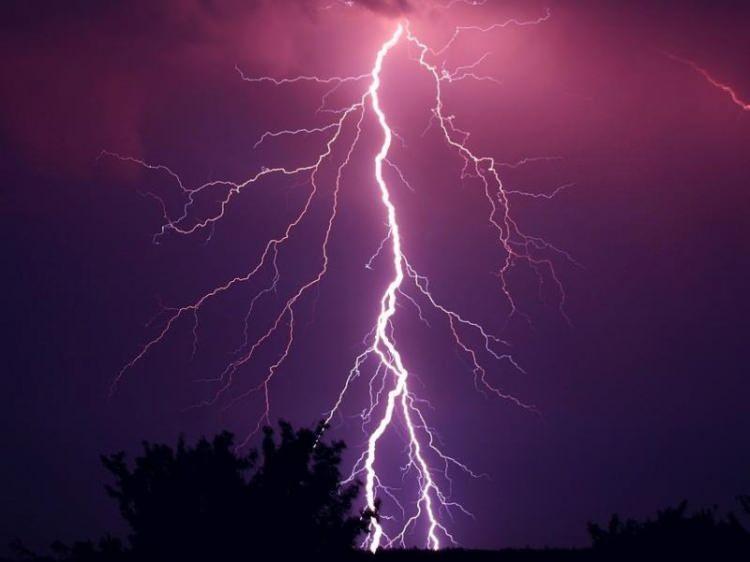 <p><strong>LAZER IŞINLARIYLA ETKİLERİ AZALTILACAK</strong></p>

<p> </p>

<p>Yıldırımlar, altyapılara her yıl milyarlarca dolar zarar verebiliyor.</p>
