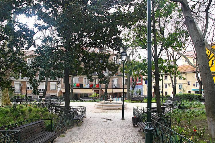 <p>Praça das Flores, Lizbaon, Portekiz</p>
