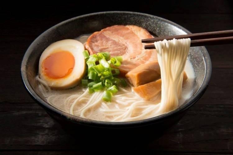 <p>Tonkotsu ramen, Japonya</p>
<p> </p>