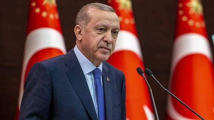 <p>Hükümet, SSK ve Bağ-Kur emekli aylıklarına iyileştirilme yapılmasına yönelik çalışmada sona yaklaştı. En düşük emekli aylığının yükseltilmesine yönelik farklı senaryoların yer aldığı çalışma, Kabine Toplantısı'nda Cumhurbaşkanı Recep Tayyip Erdoğan'a sunulacak.</p>
