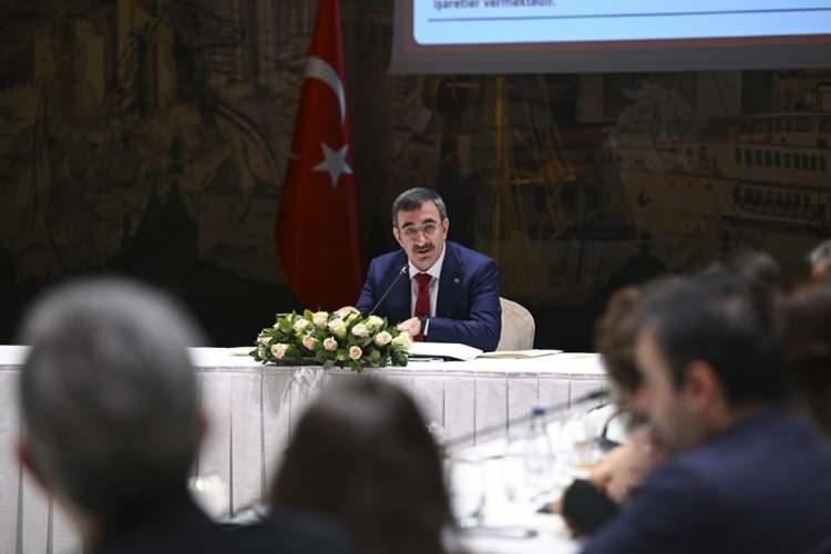 <p>Yılmaz, "Yıl ortasında daha farklı bir tablo var. Yıl ortasında SSK, Temmuz yıl ortası dediğimiz biliyorsunuz, emekliler, çalışanlar bir yılbaşında artış alıyorlar, bir de yıl ortasında artış alıyorlar. </p>