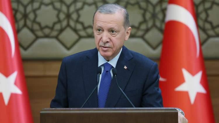 <p>SSK-Bağ-Kur emekli maaşlarına yapılacak ek zammın değerlendirildiği toplantıda Erdoğan, "Grup ve bakanlık bir çalışma yapsın. Alternatifli bir çalışma hazırlayın" dedi.</p>