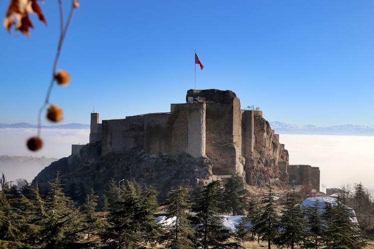 <p>23 plakanın nereye ait olduğu sorusu ise en çok yapılan 2. arama. Elazığ, bu sebeple 2023 yılında en çok aratılan 2. şehir olarak listede yerini alıyor.</p>
