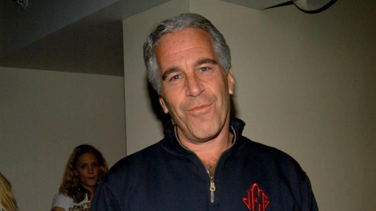 <p>Yeni açıklanacak mahkeme belgeleriyle birlikte Jeffrey Epstein'ın pedofil ağını gösteren listenin daha da uzaması bekleniyor. Bu listedeki bazı isimler küçük kızları 'model' yapma vaadiyle kandırmak için kullanılan manken ve oyunculardan oluşuyor.</p>
<p> </p>