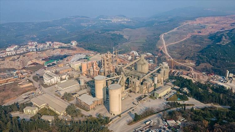 <p>Çimento fabrikası çalışanları</p>