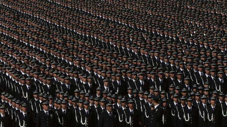 <p>Emniyet çalışanları</p>
