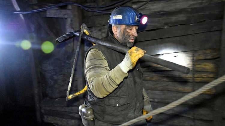 <p>Madencilik ve yeraltı işleri yapanlar</p>
