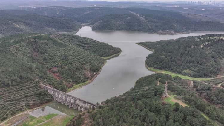 <p>Öte yandan doluluk oranı yüzde 67,66 seviyesinde bulunan Alibey Barajı'ndaki doluluk, dron ile havadan görüntülendi. </p>