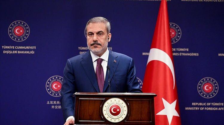 <p><strong>DIŞİŞLERİ BAKANI HAKAN FİDAN:</strong></p>

<p>"Şehadete eren kahramanlarımıza Allah&rsquo;tan rahmet; kıymetli ailelerine, yakınlarına ve aziz milletimize başsağlığı ve sabır diliyorum. Şehitlerimizin mekanları cennet, makamları &acirc;li olsun.<br />
<br />
Yaralanan askerlerimizin bir an &ouml;nce sağlıklarına kavuşmasını Cenab-ı Allah&rsquo;tan niyaz ediyorum.<br />
<br />
Sınırlarımız i&ccedil;inde ve dışında, PKK ter&ouml;r &ouml;rg&uuml;t&uuml;ne karşı sonuna kadar m&uuml;cadele edeceğiz."</p>
