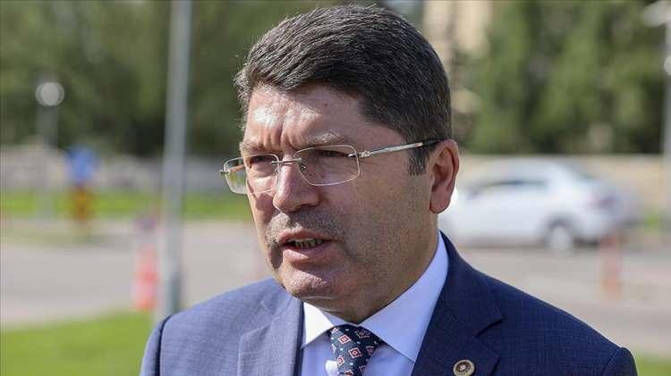 <p><strong>ADALET BAKANI YILMAZ TUN&Ccedil;:</strong></p>

<p>"Aziz milletimizin başı sağ olsun. Pen&ccedil;e-Kilit Harekatı b&ouml;lgesinde şehit olan kahraman askerlerimize Allah&rsquo;tan rahmet, kederli ailelerine sabır, yaralı askerlerimize acil şifalar diliyorum. Şehitlerimizin ruhu şad olsun.<br />
<br />
&Uuml;lkemizin g&uuml;venliğine, milletimizin huzuruna tehdit oluşturan t&uuml;m ter&ouml;r &ouml;rg&uuml;tleri yok edilinceye kadar tavizsiz m&uuml;cadelemiz kararlılıkla s&uuml;recek.<br />
<br />
Ter&ouml;r &ouml;rg&uuml;tleri ve onların destek&ccedil;ileri hi&ccedil;bir zaman hedefine ve amacına ulaşamayacak, aziz milletimiz ter&ouml;re asla boyun eğmeyecektir."</p>
