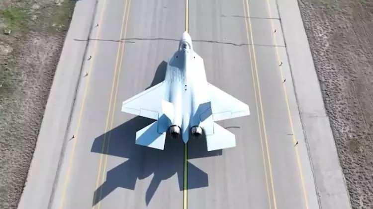 <p>KAAN sahip olduğu özellikleriyle birlikte birçok alanda ABD için tam bir fiyaskoya dönüşen F-35'i gölgede bırakacak!</p>