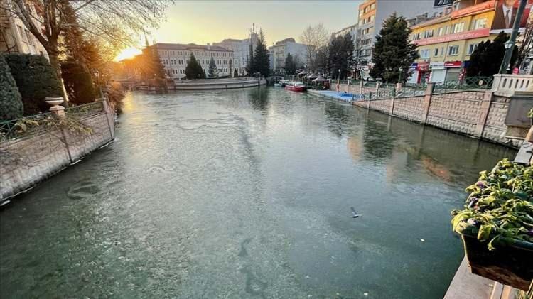 <p><strong>Eskişehir:</strong></p>

<p>Venedik / Porsuk Çayı, Çiğ Börek, Frigler</p>

<p> </p>
