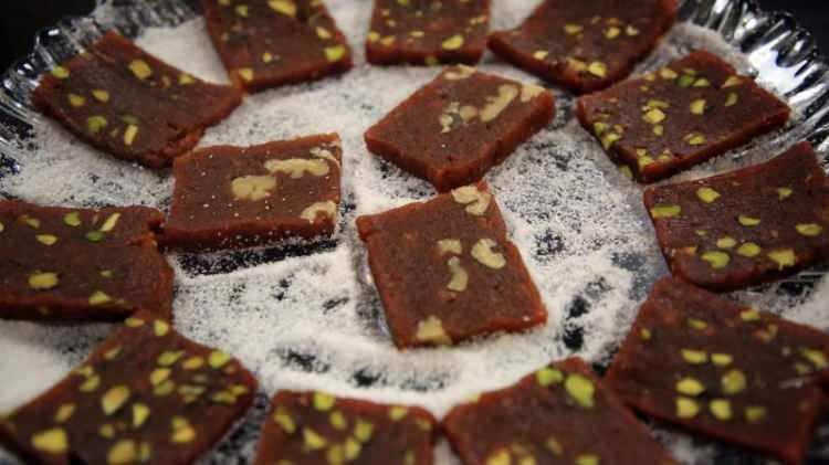 <p><strong>Mersin: </strong></p>

<p>Cezerye, Fındık Lahmacun, Muz</p>

<p> </p>
