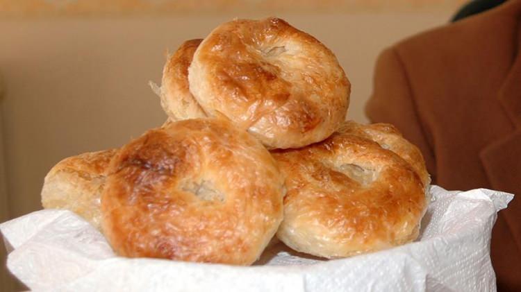 <p><strong>İzmir:</strong></p>

<p>Saat Kulesi, Boyoz, Kumru</p>

<p> </p>
