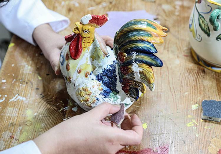 <p><strong>Kütahya: </strong></p>

<p>Porselen, Tavşanlı Linyit Spor, Çini</p>

<p> </p>
