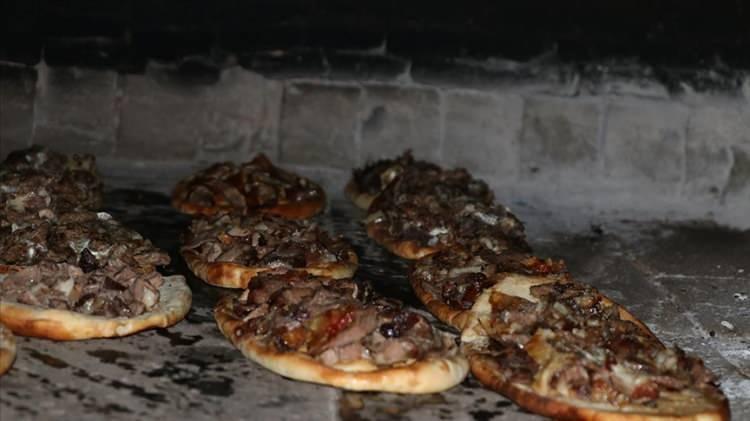 <p><strong>Siirt: </strong></p>

<p>Billoris Kaplıcası, Büryan Kebabı, Perde Pilavı</p>

<p> </p>
