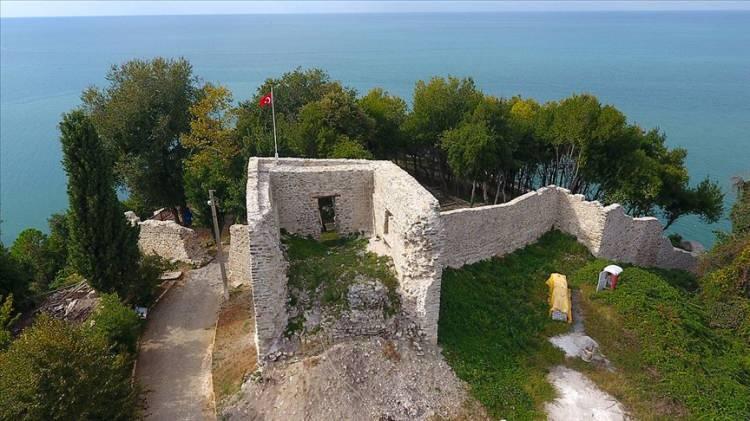 <p><strong>D&uuml;zce: </strong></p>

<p>&Ccedil;erkez Tavuğu, Mamalika, Ceneviz Kalesi</p>
