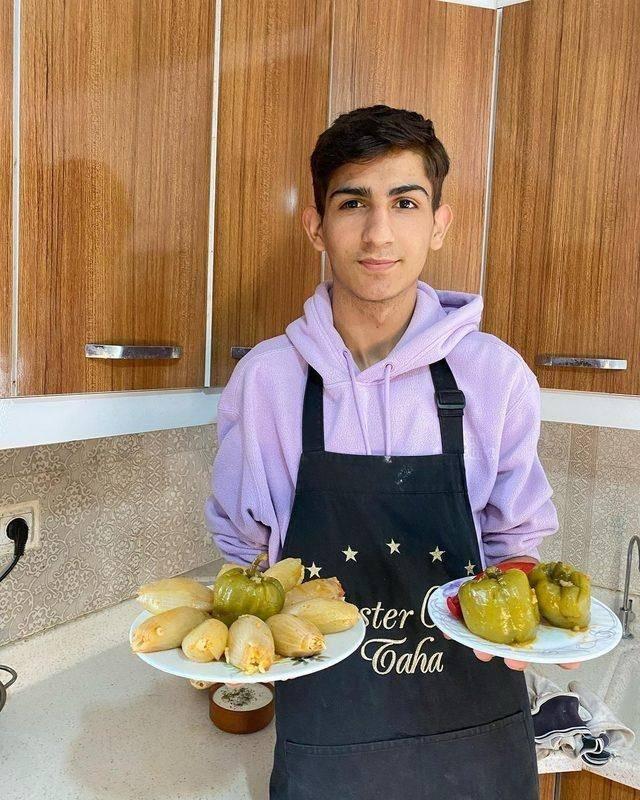 <p>Taha&rsquo;mın mutfağında yatıyorum, başka yerde yatamıyorum. Evladım vefat ettiğinden beri mutfağında yatıyorum. &Ccedil;ocuklar burada yatmamı istemiyor ama ben mutfakta yatmak istediğimi s&ouml;yl&uuml;yorum&rdquo; ifadelerini kullandı.</p>

<p>&nbsp;</p>
