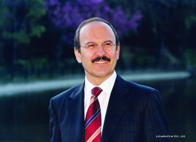 <p>Ali Müfit Gürtuna<br />
<br />
(12.11.1998-01.04.2004)</p>