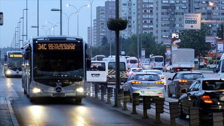 <p>İstanbul Büyükşehir Belediyesi (İBB) Başkanı Ekrem İmamoğlu ve yönetimi seçim döneminde toplu ulaşım ücretlerini sembolik ücretlere indirme vaadinde bulunmasına rağmen göreve geldikten sonra peş peşe yapılan zamlarla, vatandaşın cebindeki paraya göz dikti.</p>
