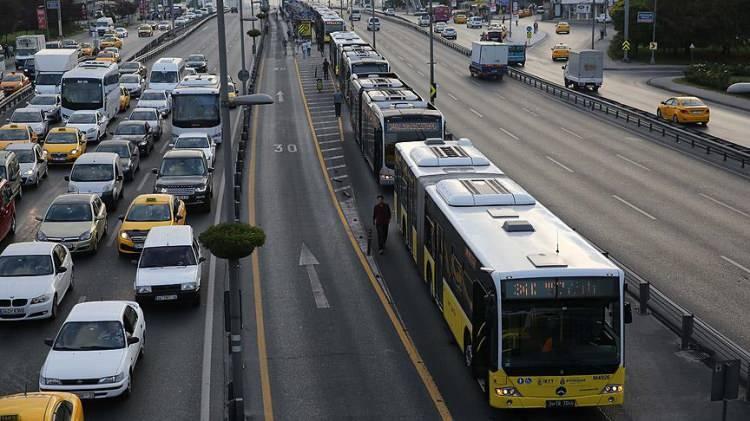 <p>Dört yılda toplu ulaşım ücretlerine toplamda yüzde 477 zam yapan İBB yönetimi, son olarak ağustos ayında yaptığı yüzde 51,52 oranındaki zammın yetersiz olduğunu belirterek toplu ulaşıma yüzde 29,09 oranında zam yapmak üzere Ulaşım ve Koordinasyon Merkezi (UKOME) gündemine aldı.</p>
