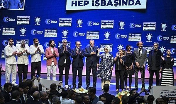 <p>Roman kimliğimle gurur duyuyorum. Geçmişte Romanlar dışlanıyordu, Roman olduğumuzu zaman zaman açıkça dile getiremiyorduk bile... Şimdi Romanlar altın çağını yaşıyor Türkiye'de. </p>