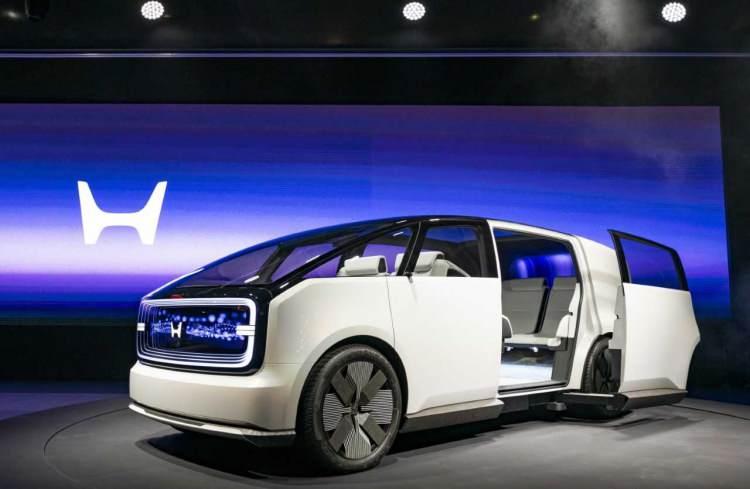 <p>Honda, tüketici elektroniği fuarı CES 2024'te elektrifikasyon stratejisi doğrultusunda 'Honda 0' Serisi’nin iki konsept modelinin tanıtımını gerçekleştirdi.</p>