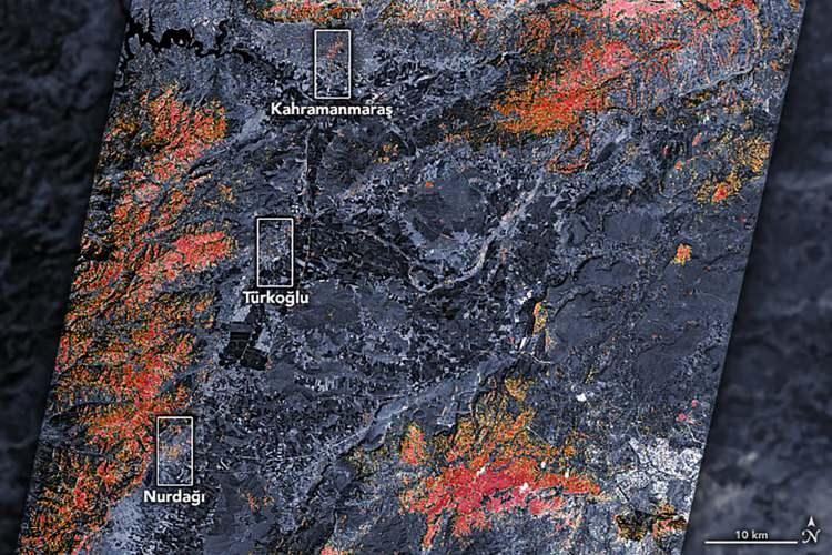 <p>Haritalarda Antakya şehir merkezi ve çevresindeki yerleşimlerin depremden önce ve sonra yaydığı ışık miktarını dikkat çekti.</p>

<p> </p>

<p>Yaşanan elektrikleri kesintileri de gözler önüne serildi.</p>
