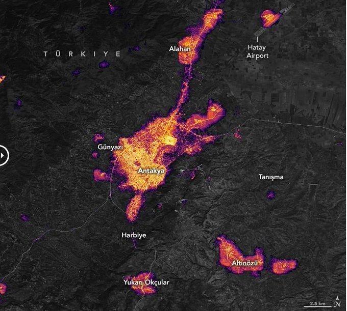 <p>Bu haritalar Antakya şehir merkezi ve çevresindeki yerleşimlerin depremden önce ve sonra yaydığı ışık miktarını gösteriyor.</p>