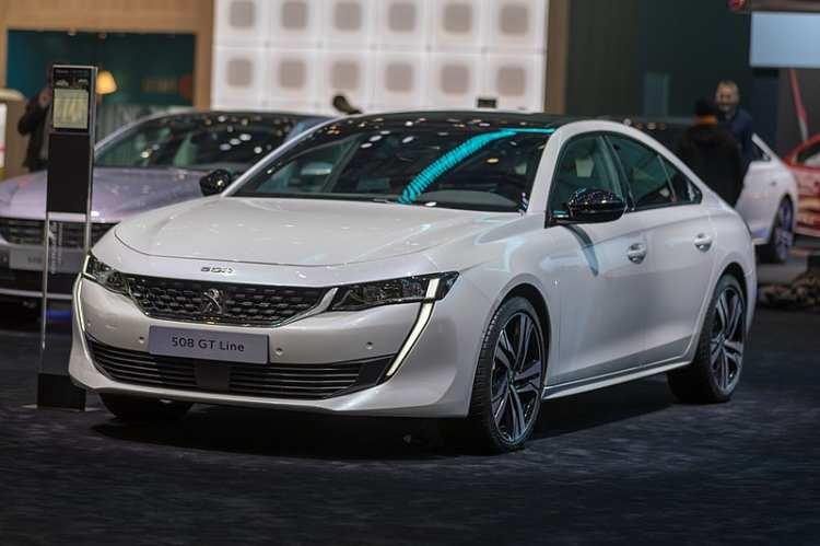 <p><strong>Peugeot 508-</strong></p>

<p> </p>

<p>Şirket, yeni 508 modelini almak isteyen bireysel müşterilerine Allure donanımında 12 ay vadede 165 bin liralık faizsiz kredi avantajı sunarken, GT donanımlı versiyona 200 bin lira için 12 ay vadeli yüzde 0,99 faiz uygulanıyor. Rifter modeli, 135 bin liralık 12 ay vadeli ve faizsiz kredi avantajıyla müşterileri bekliyor.</p>
