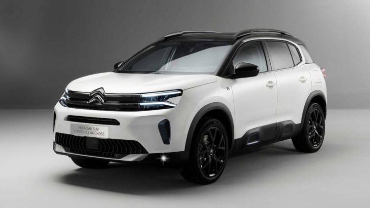 <p>Citroen’in konfor, tasarım ve işlevselliği bir araya getiren SUV modeli C5 Aircross, Shine Bold ve E-Series donanımlarına özel 300 bin TL için 12 ay ve yüzde 1,99 faizli kredi imkânlarıyla Citroën showroomlarında yeni sahiplerini bekliyor.</p>
