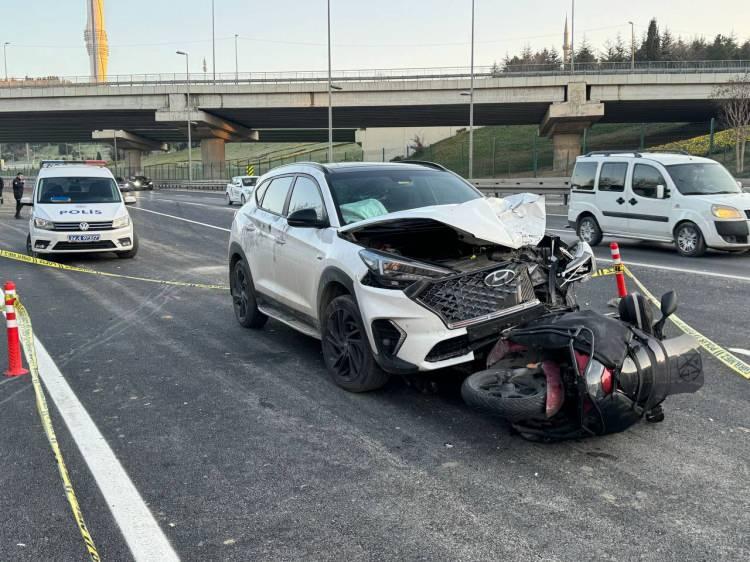 <div>Sürücü gözaltına alınarak polis merkezine götürüldü.</div>

<div>Otoyol trafiği, motosiklet sürücüsünün cenazesini kaldırılmasının ardından normale döndü.</div>
