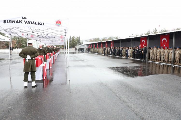 <p>&Ccedil;atışmada şehit olan 9 asker i&ccedil;in Şırnak'ta t&ouml;ren d&uuml;zenlendi.&nbsp;</p>
