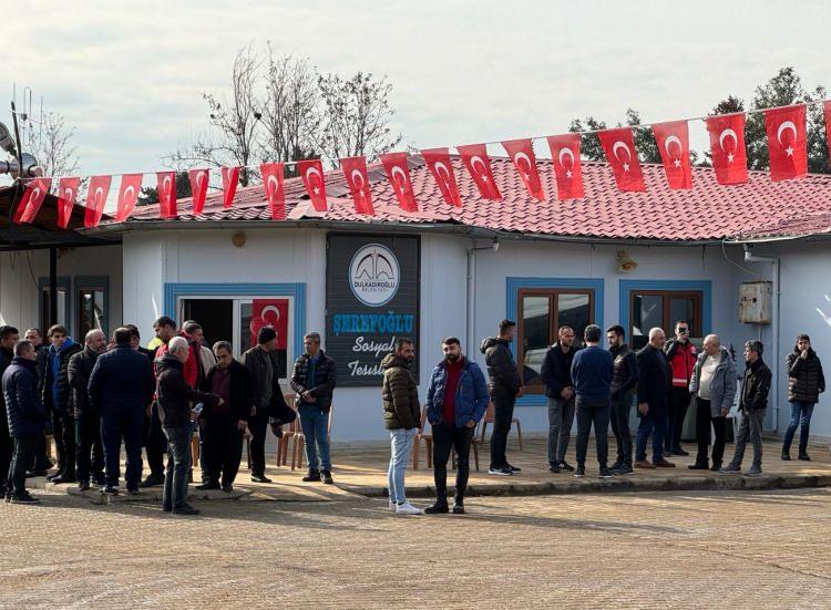 <p>Irak'ın kuzeyindeki Pen&ccedil;e-Kilit Harekatı b&ouml;lgesindeki bir &uuml;s b&ouml;lgesine sızmaya &ccedil;alışan ter&ouml;ristlerle &ccedil;ıkan &ccedil;atışmada şehit olan Piyade S&ouml;zleşmeli Er M&uuml;sl&uuml;m &Ouml;zdemir'in ailesi, taziyeleri kabul ediyor.</p>
